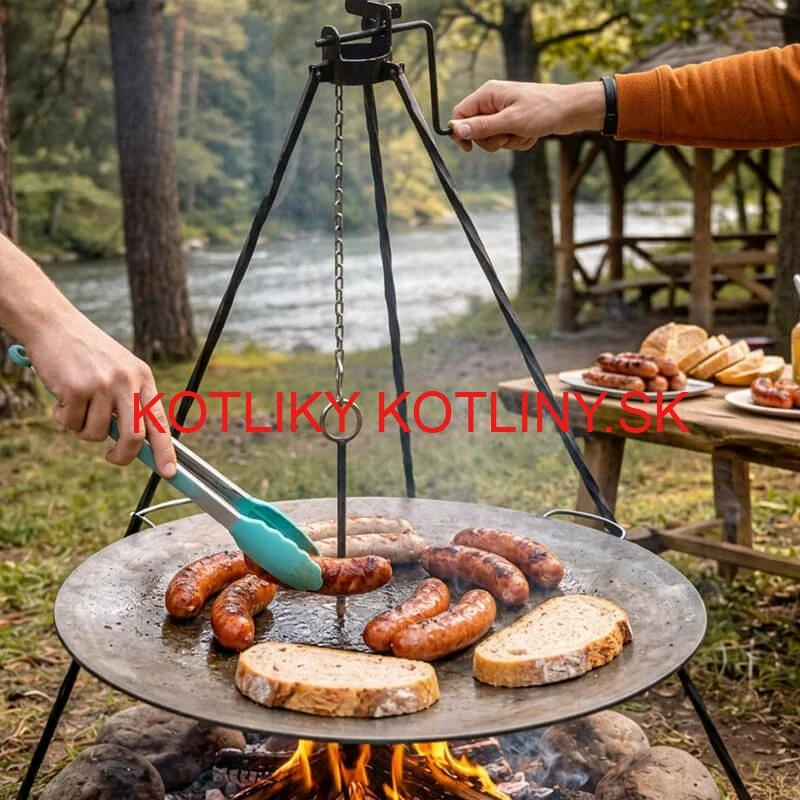 Grilovacia súprava CLASSIC STEEL PRO: Trojnožka 1,2 m s kladkou + Železná panvica 49 cm